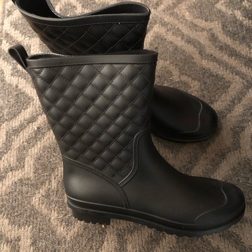 Woman’s Mid Calf Rain Boots Anti-Slip